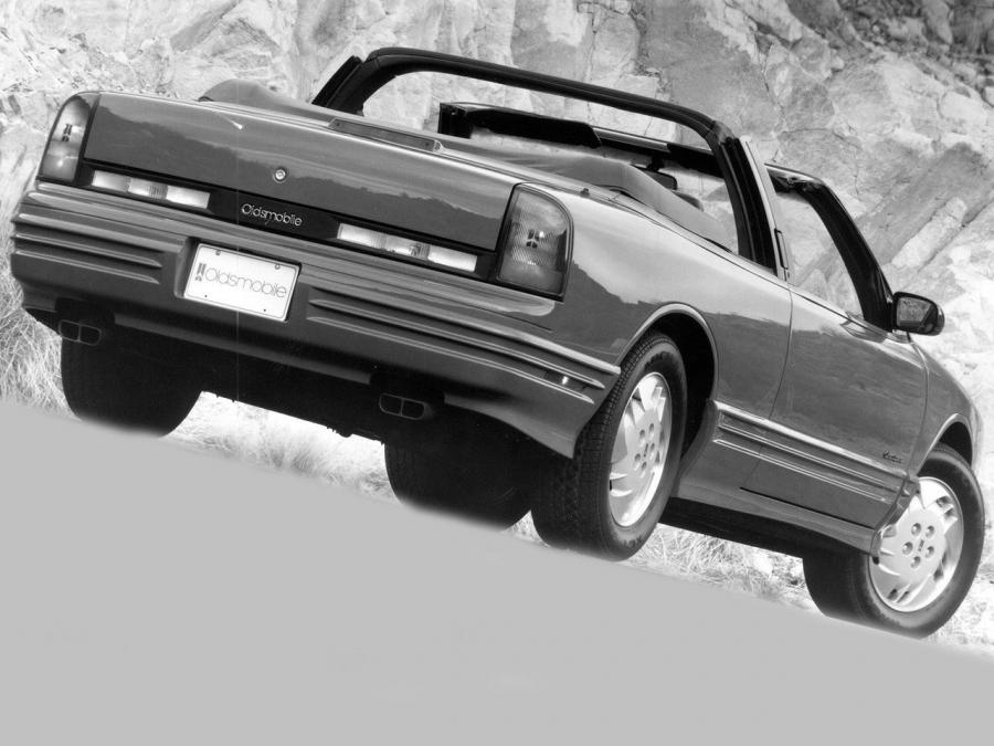  Oldsmobile Cutlass Supreme Convertible 1991 года  (фото 2 из 4)
